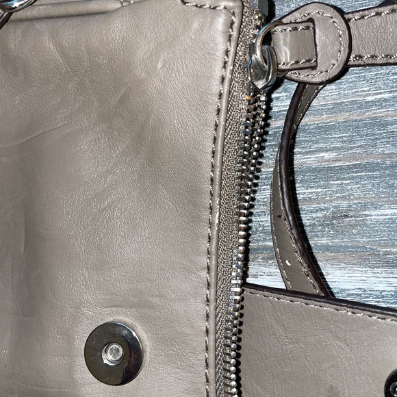 Guess mini grey crossbody. - Picture 6 of 6